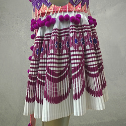 モン族民族衣装 ブラウス・ラップスカート・前掛け・腰帯 ４点セット ピンク・パープル系 11枚目の画像