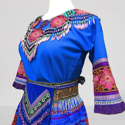 モン族の民族衣装 ブラウス・スカート・前掛け・腰帯 ４点セット ブルー系 7枚目の画像