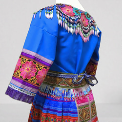 モン族の民族衣装 ブラウス・スカート・前掛け・腰帯 ４点セット ブルー系 9枚目の画像