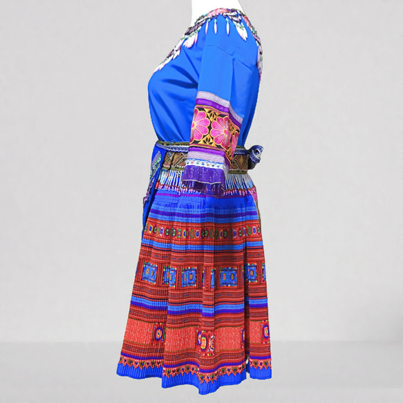 モン族の民族衣装 ブラウス・スカート・前掛け・腰帯 ４点セット ブルー系 8枚目の画像