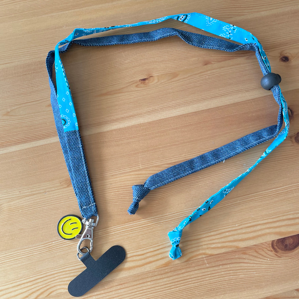 バンダナプリント ニコちゃんモチーフ☆スマホショルダーネック