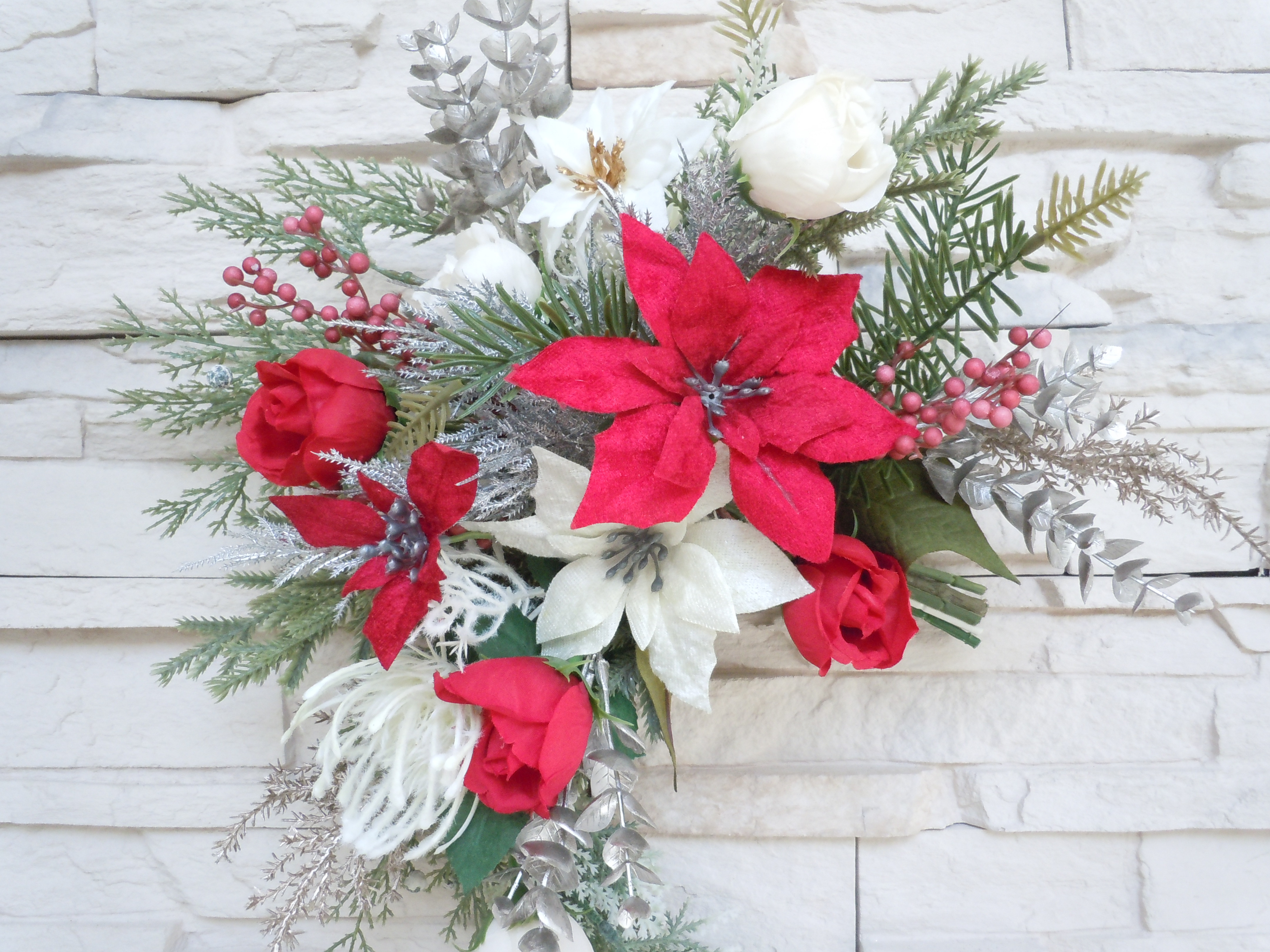 激安直営店 クレイフラワー♥ポインセチアと薔薇の壁掛け♥クリスマス フラワー・リース