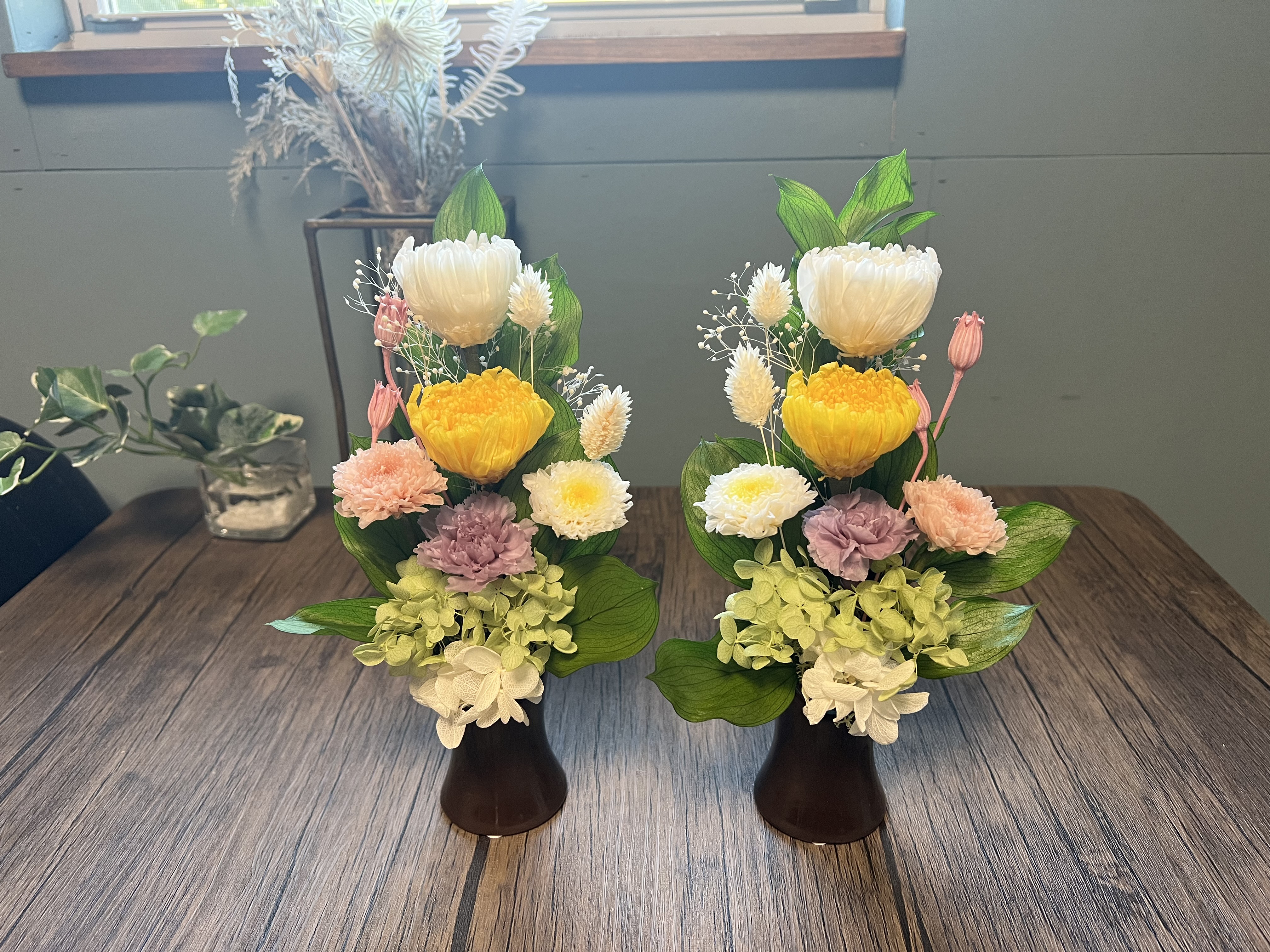 プリザーブドフラワー仏花　供花　花器付き　ブラック　小菊　デンファレ