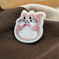 かわいい刺繍ワッペン　もふもふエゾモモンガ　シール付き　アップリケ 2枚目の画像