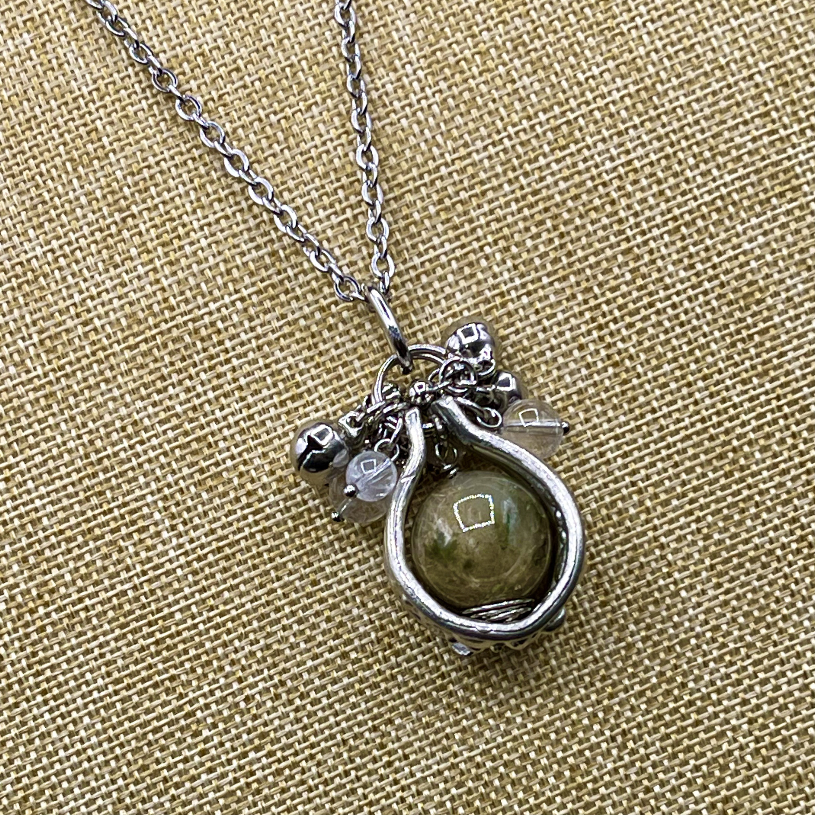 ◆送料無料  N01ネパール直送 「ガネーシュ ヒマール アンフィボール ネックレス」 ビーズ17.7㎜ シルバー合金