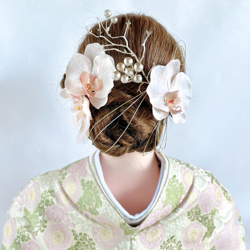 ピーチオレンジの胡蝶蘭と枝物の髪飾り 結婚式・成人式・卒業式に 和装