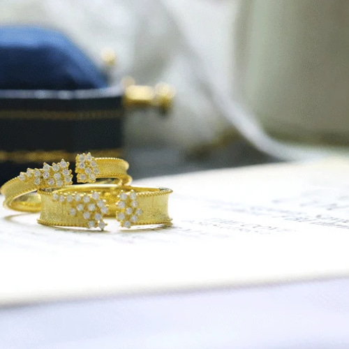 K18 V型メレダイヤの指輪 K18 V型メレダイヤの指輪