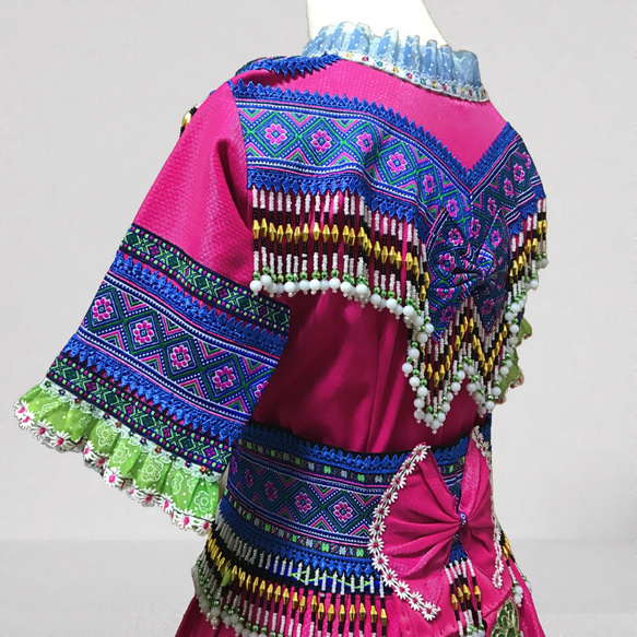 モン族民族衣装 ブラウス・ラップスカート・前掛け・腰帯 ４点セット ピンク・ブルー系 11枚目の画像