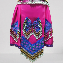 モン族民族衣装 ブラウス・ラップスカート・前掛け・腰帯 ４点セット ピンク・ブルー系 6枚目の画像