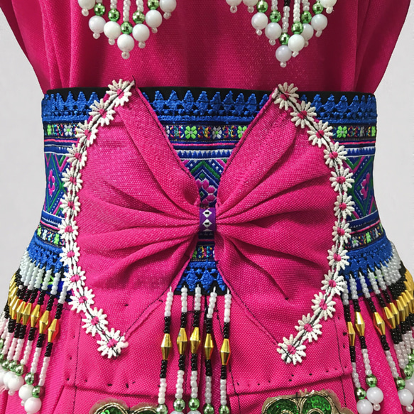 モン族民族衣装 ブラウス・ラップスカート・前掛け・腰帯 ４点セット ピンク・ブルー系 15枚目の画像