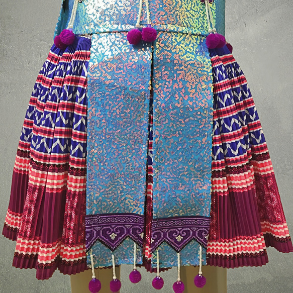 モン族民族衣装 ブラウス・ラップスカート・前掛け・腰帯 ４点セット ライトブルー・紫系 14枚目の画像