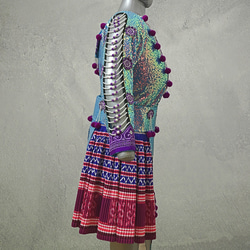 モン族民族衣装 ブラウス・ラップスカート・前掛け・腰帯 ４点セット ライトブルー・紫系 6枚目の画像