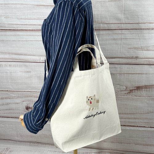 送料無料】驚き猫の刺繍 小さい内ポケット付き コットン