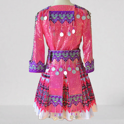 モン族の民族衣装 ブラウス・ラップスカート・前掛け・腰帯 ４点セット ピンク系 10枚目の画像