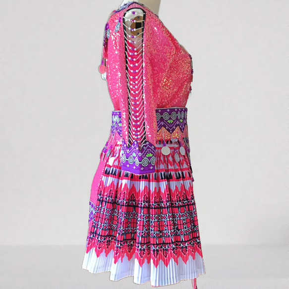 モン族の民族衣装 ブラウス・ラップスカート・前掛け・腰帯 ４点セット ピンク系 16枚目の画像