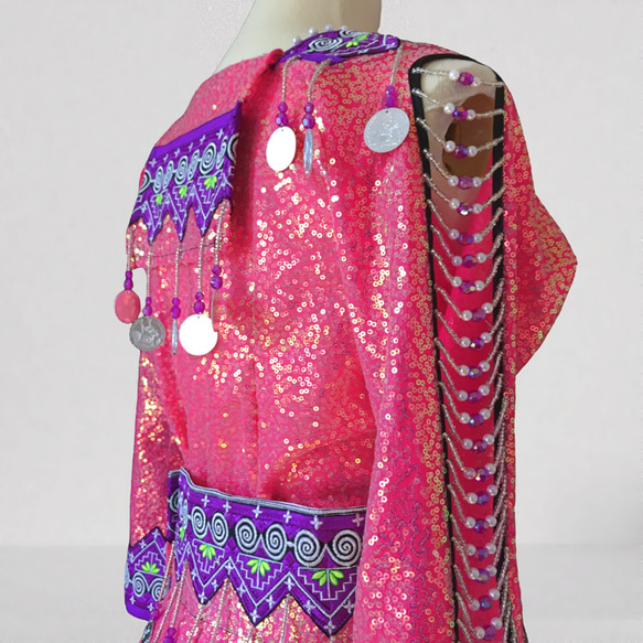 モン族の民族衣装 ブラウス・ラップスカート・前掛け・腰帯 ４点セット ピンク系 15枚目の画像