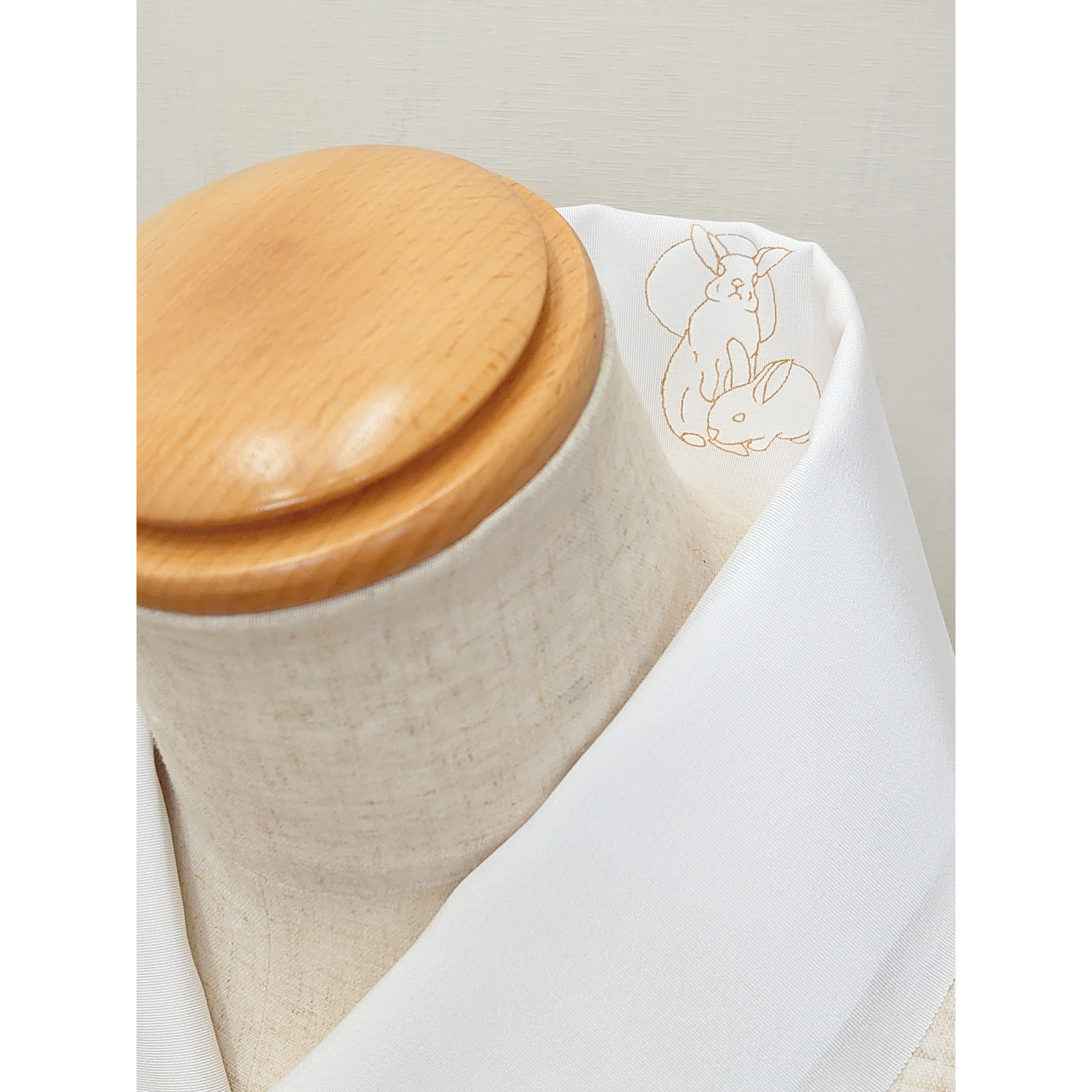 隠れたおしゃれ半衿　「ちらり」　うさぎ