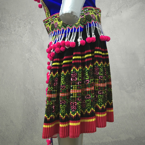 モン族の民族衣装 ブラウス・ラップスカート・前掛け・腰帯 4点セット  