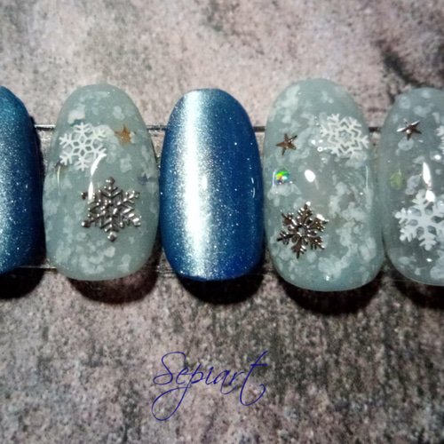 ジェルネイルチップ☆付け爪〜雪の結晶×ブルー5ミクロンマグネット