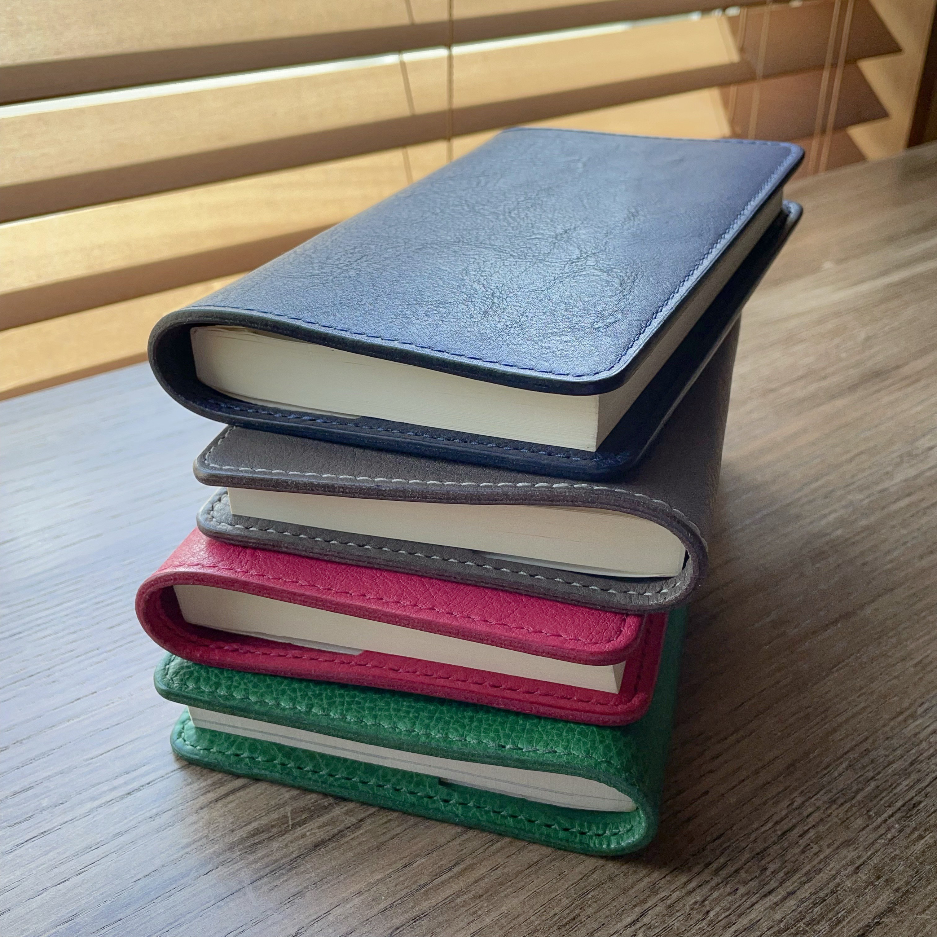 《新書判サイズ》レザーブックカバー（リネア・ヴァスカ・ボックス）