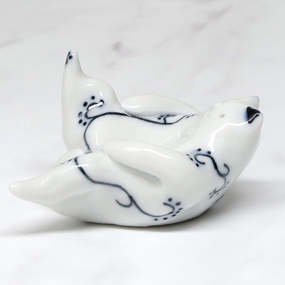 【限定品】 ネコのリングピロー 猫 置物 陶器 おしゃれ アクセサリー 収納 砥部焼 和将窯 Washo-350 6枚目の画像