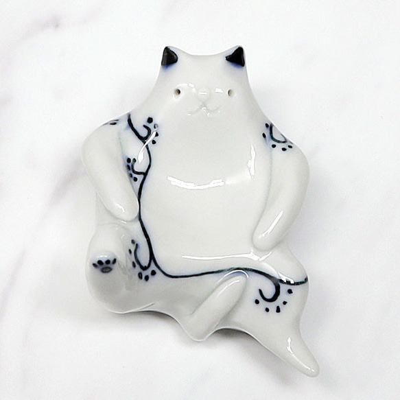 【限定品】 ネコのリングピロー 猫 置物 陶器 おしゃれ アクセサリー 収納 砥部焼 和将窯 Washo-350 4枚目の画像
