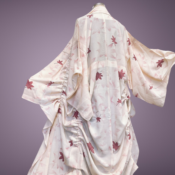 ドレープ際立つ 着物ガウン 裾袖クシュ 絽  着物リメイク 和柄男女兼用 フリーサイズ Ｋ51005 16枚目の画像