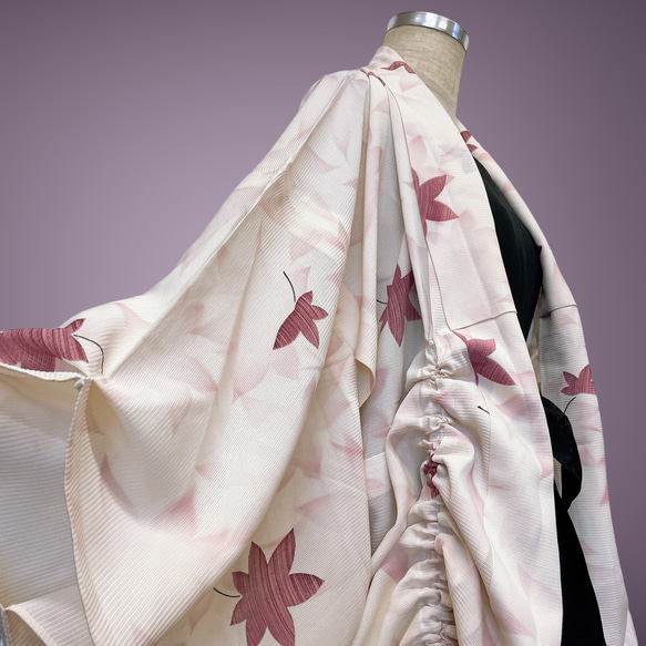 ドレープ際立つ 着物ガウン 裾袖クシュ 絽  着物リメイク 和柄男女兼用 フリーサイズ Ｋ51005 6枚目の画像