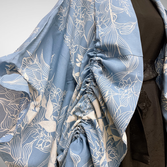 ドレープ際立つ 着物ガウン 裾袖クシュ 絽  着物リメイク 和柄男女兼用 フリーサイズ Ｋ51006 7枚目の画像