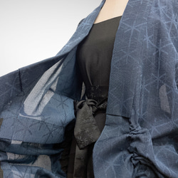 ドレープ際立つ 着物ガウン 裾袖クシュ 絽  着物リメイク 和柄男女兼用 フリーサイズ Ｋ51007 3枚目の画像