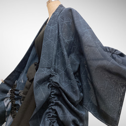 ドレープ際立つ 着物ガウン 裾袖クシュ 絽  着物リメイク 和柄男女兼用 フリーサイズ Ｋ51007 5枚目の画像