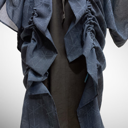 ドレープ際立つ 着物ガウン 裾袖クシュ 絽  着物リメイク 和柄男女兼用 フリーサイズ Ｋ51007 8枚目の画像