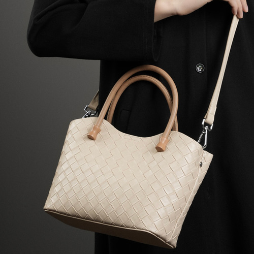 軽くて大容量 牛革ハンドバッグ編みバッグトートバッグ大容量野菜  