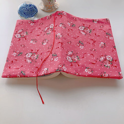 【A5サイズ判】赤ピンクのフラワーブーケ　手帳カバー　ブックカバー 文芸誌カバー 2枚目の画像