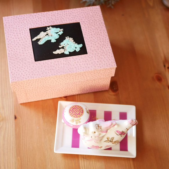 龍（ドラゴン）のフィギュア(ピンク）　置物　成功と発展、運気アップ　陶磁器　風水　玄関　リビング　オリジナルの箱付き　 5枚目の画像