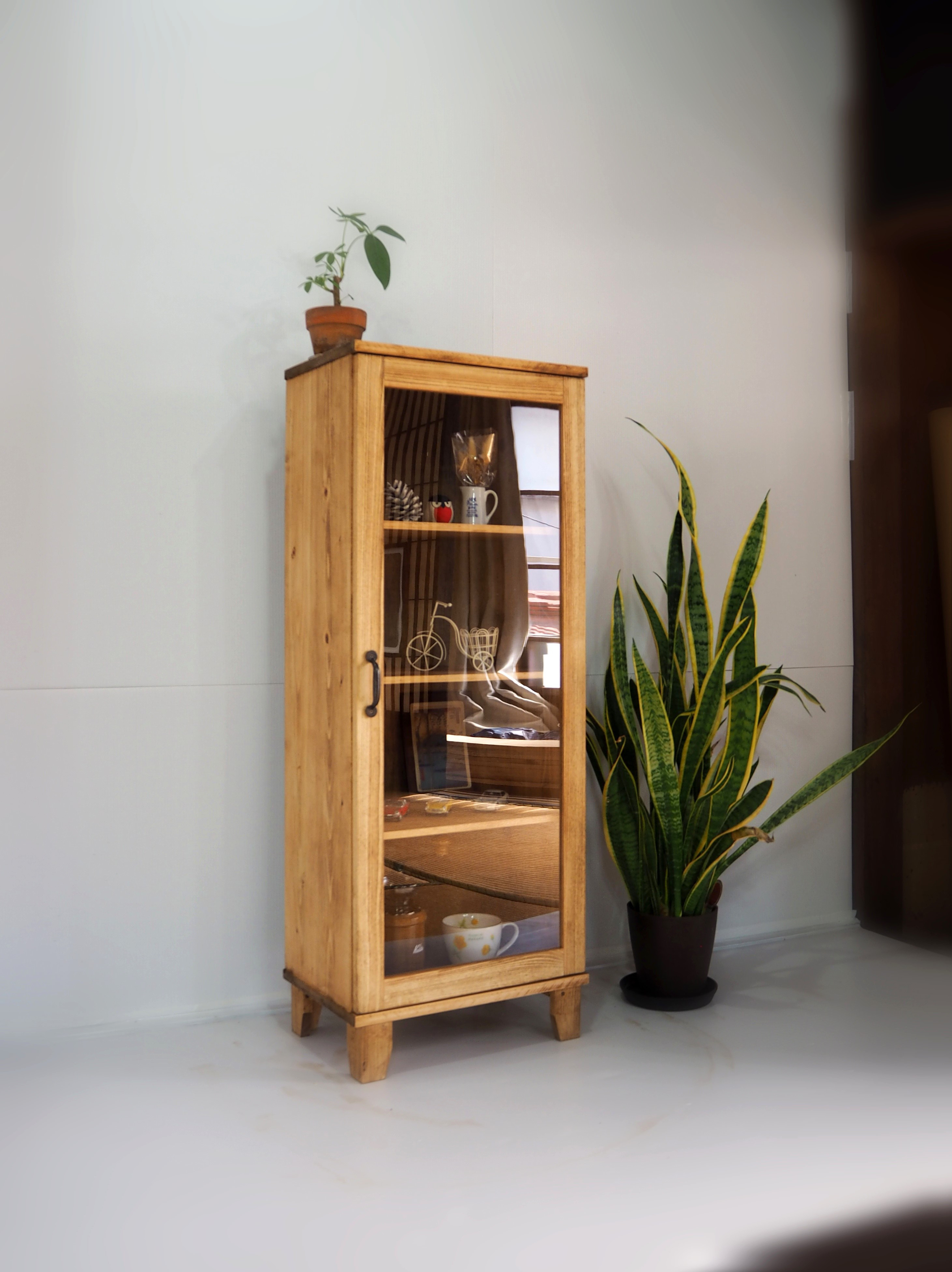 【完成品有】コレクションケース　幅38cm高さ100cm　コルク色（ベージュ色）