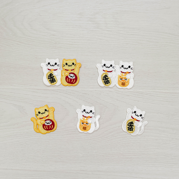 【辰年スペシャル】達磨招き猫 ホットステッカー 刺繍ステッカー 防水ステッカー 1枚目の画像