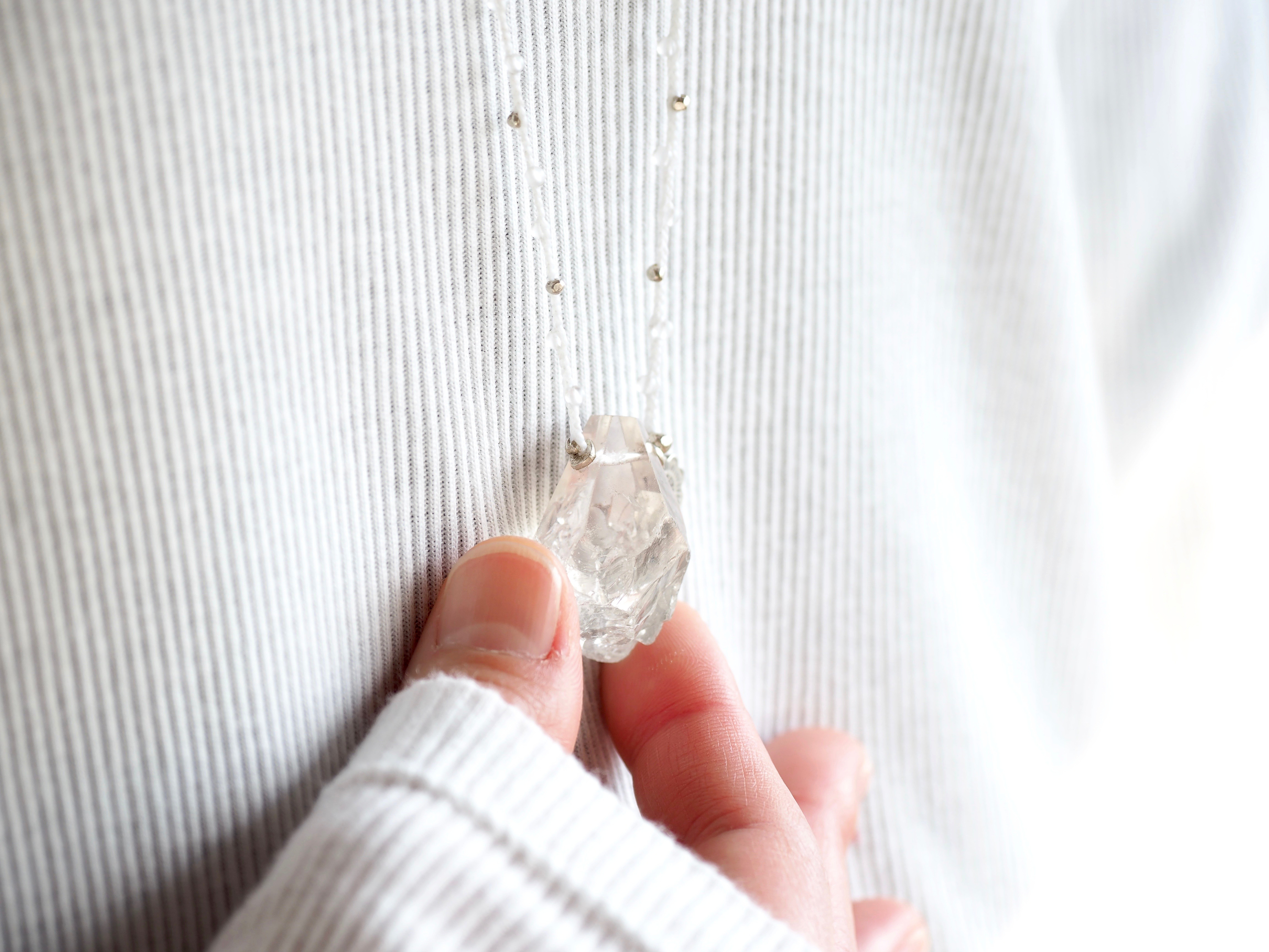 'rough quartz' braid-long pendant