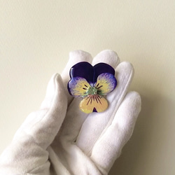 ビオラブローチ　パンジー　花　可愛い　プチギフト　母の日　リアル　お花　フラワー　花のブローチ　可愛い　レジン　紫　黄 5枚目の画像