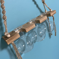 ガラス瓶のブランコ型フラワーベース　 4枚目の画像