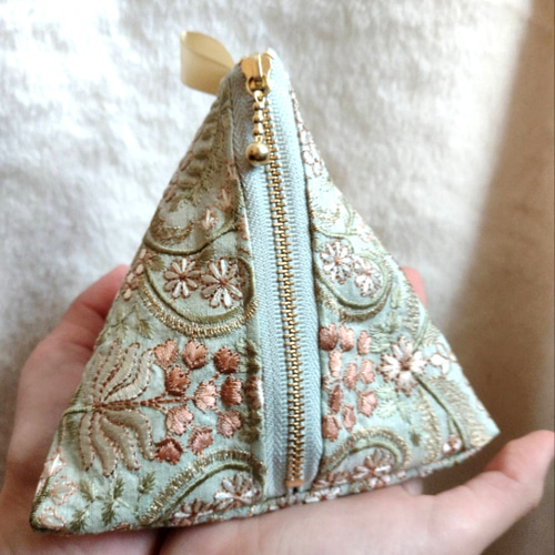 3color】360°どこから見ても可愛いインド刺繍のテトラポーチ