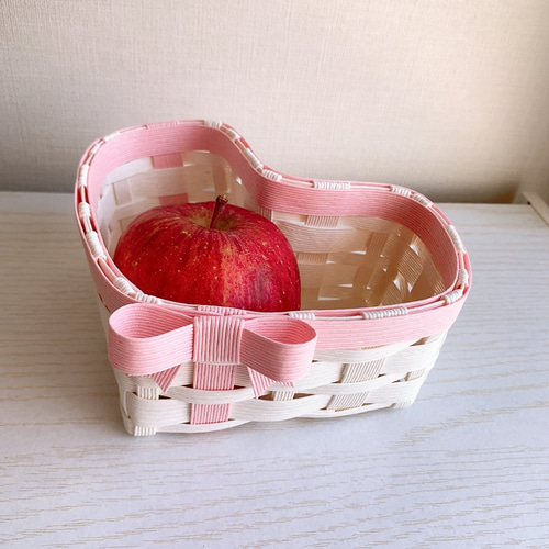 ハートのカゴ 白×ピンクリボン 受注販売 クラフトバンド 小物入れ