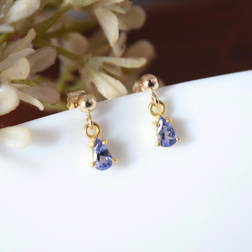 タンザナイト 揺れる 14kgfピアス ピアス（スタッド・一粒） Ines  