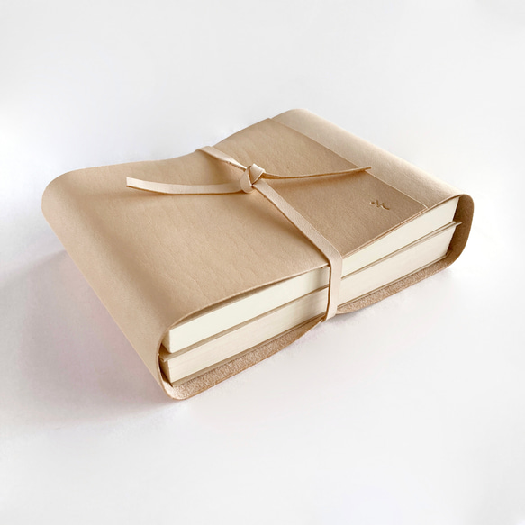 文庫・新書用丨ヌメ革丨読書に集中するための革のブックカバー【pata / ぱた】手作り 手帳にも 2枚目の画像
