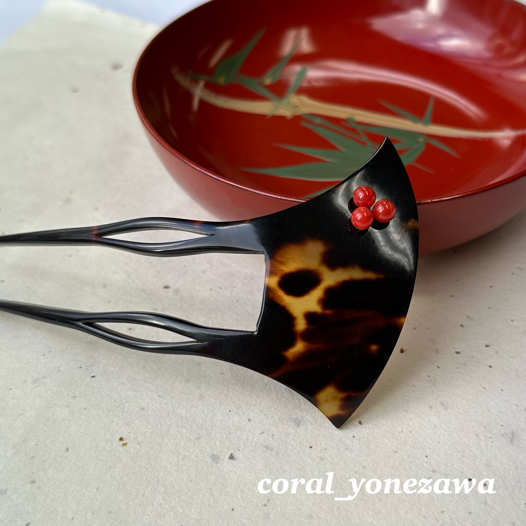 赤珊瑚玉付き　鼈甲かんざし　お正月に、おめでたい日に、　縁起物珊瑚かんざし　R51205H1        Ω