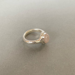 リング 指輪 天然石 一粒天然石 シルバー ローズクオーツ シンプル 槌目 パステルカラー 15号 純銀　 4枚目の画像