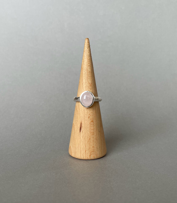 リング 指輪 天然石 一粒天然石 シルバー ローズクオーツ シンプル 槌目 パステルカラー 15号 純銀　 6枚目の画像