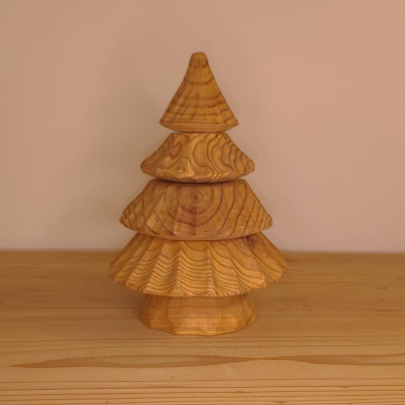 杉の手彫り クリスマスツリー