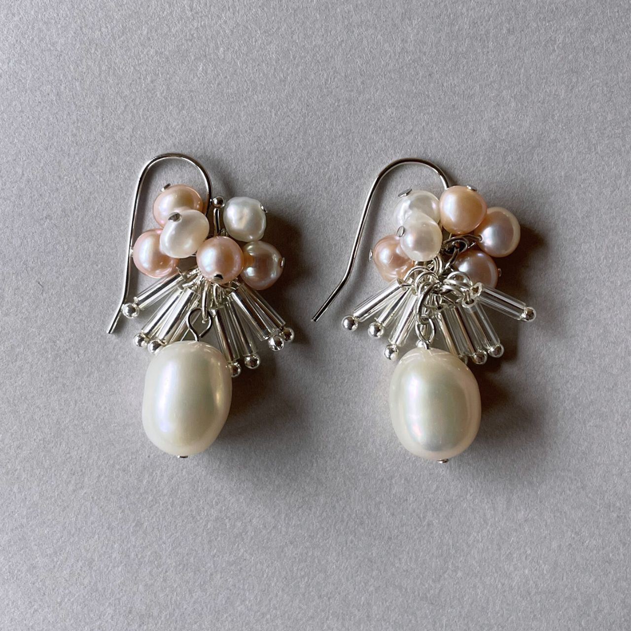【ピアス /イヤリング ピンク】バロックパールとガラスビーズピアス