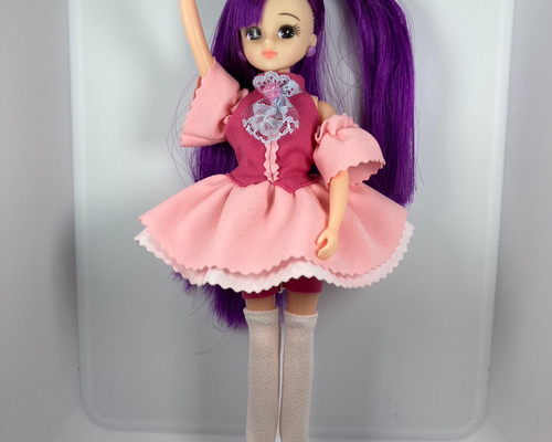リカちゃん服 黒のリブニット 花柄のギャザースカート